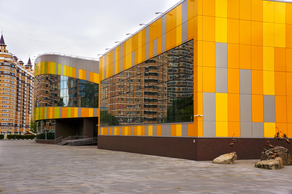 Общеобразовательная школа, Московская область.Использованы навесные вентилируемые фасады Ронсон-500