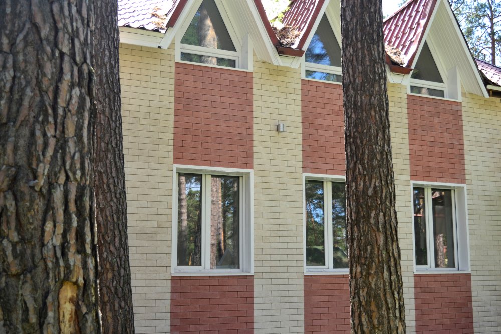 Частный дом, г. Новосибирск.Использованы навесные вентилируемые фасады Ронсон-500