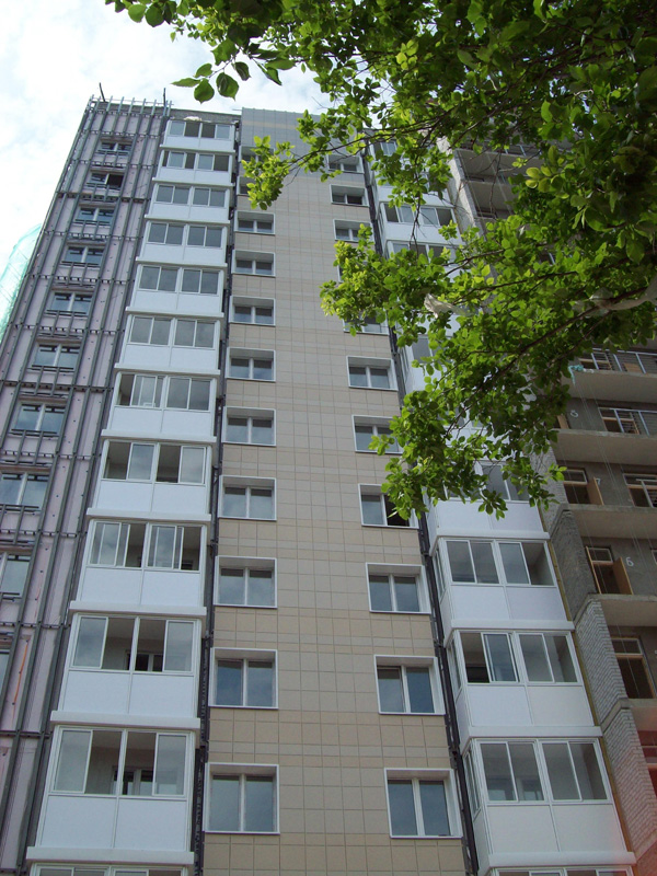 Жилой дом, г. Челябинск. Использованы навесные вентилируемые фасады Ронсон-300