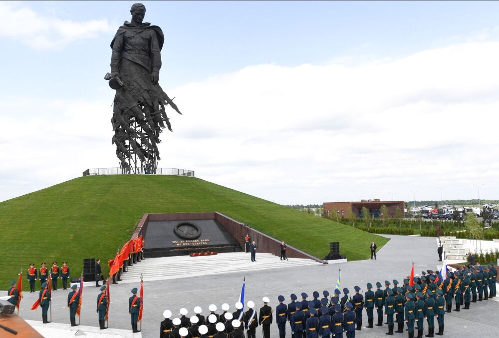 Ржевский мемориал советскому солдату (г. Ржев).Использованы навесные вентилируемые фасады Ронсон-200