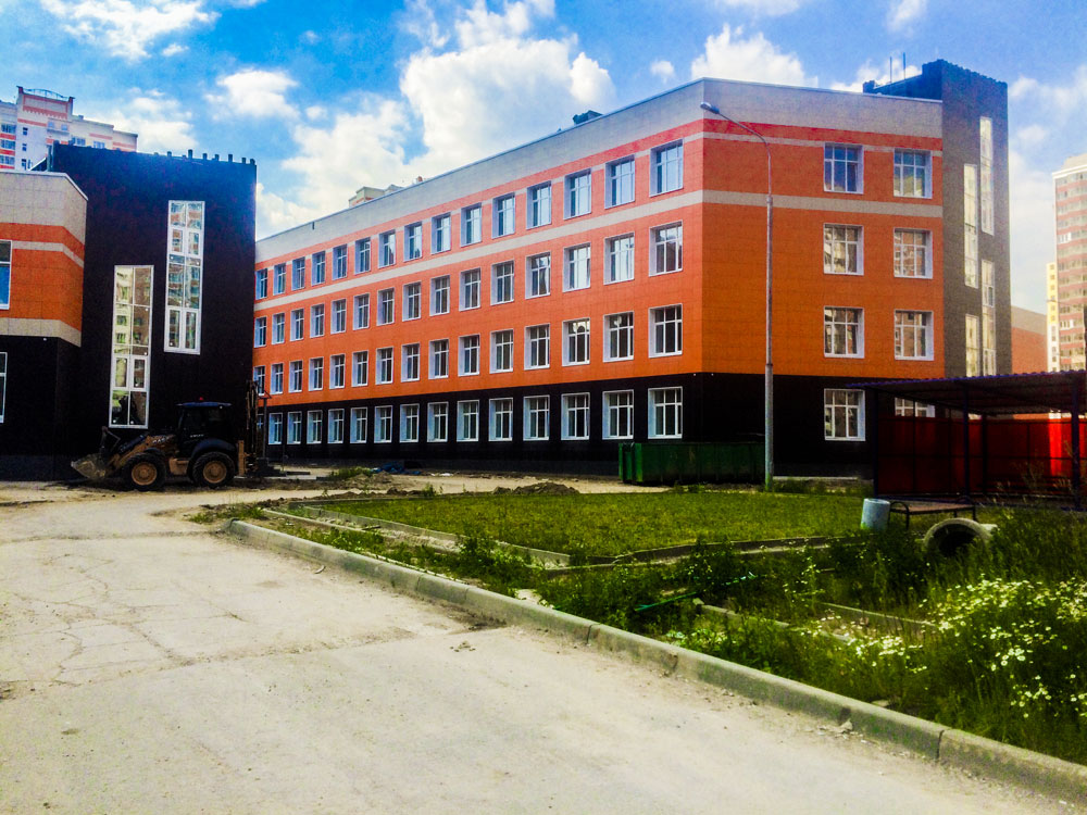 Школа в Бутово Парк 2 Б, Московская область. Использованы навесные вентилируемые фасады Ронсон-300