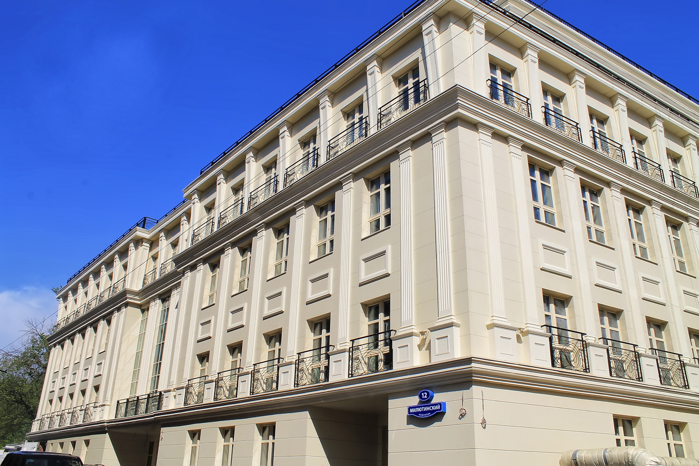 Офисное здание, г. Москва.Использованы навесные вентилируемые фасады Ронсон-400