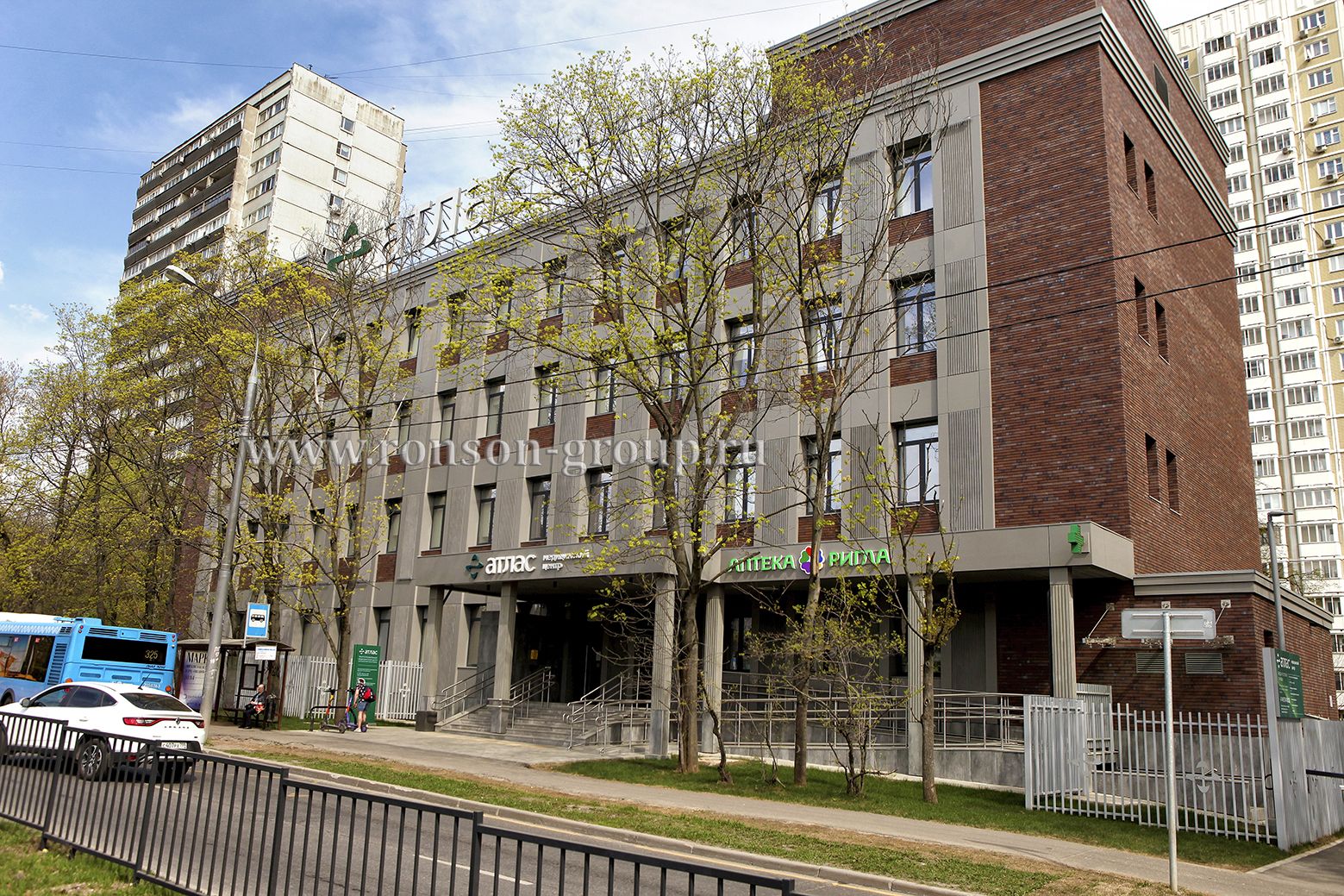 Многопрофильный медицинский центр, клиника «Протек», г. Москва.Использованы навесные вентилируемые фасады Ронсон-200