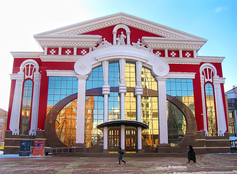 Государственный музыкальный театр имени И.М. Яушева, г. Саранск. Использованы навесные вентилируемые фасады Ронсон-400