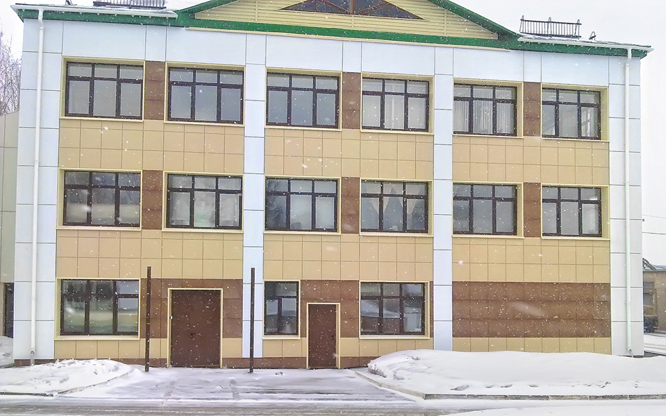 Молокозавод, административное здание, г. Киров. Использованы навесные вентилируемые фасады Ронсон-300