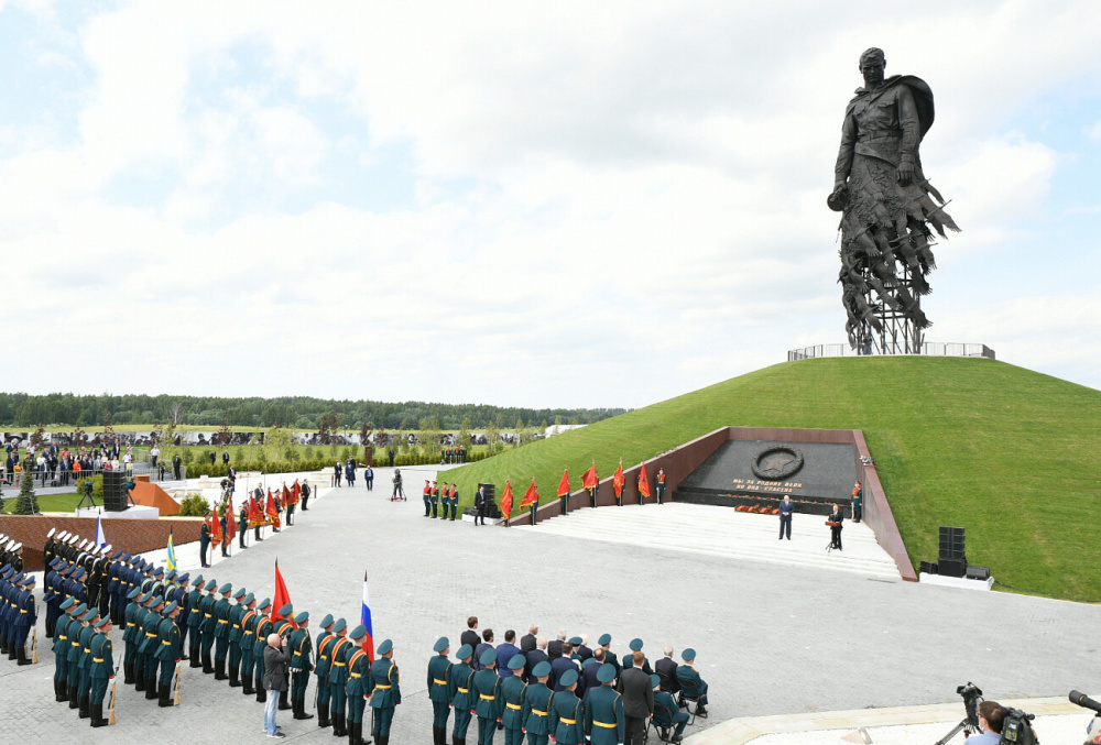 Ржевский мемориал советскому солдату (г. Ржев).Использованы навесные вентилируемые фасады Ронсон-200