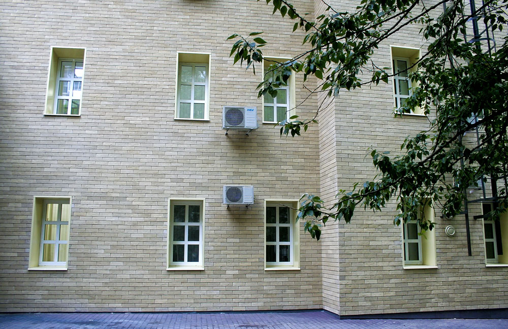 Офисное здание, г. Москва.Использованы навесные вентилируемые фасады Ронсон-500