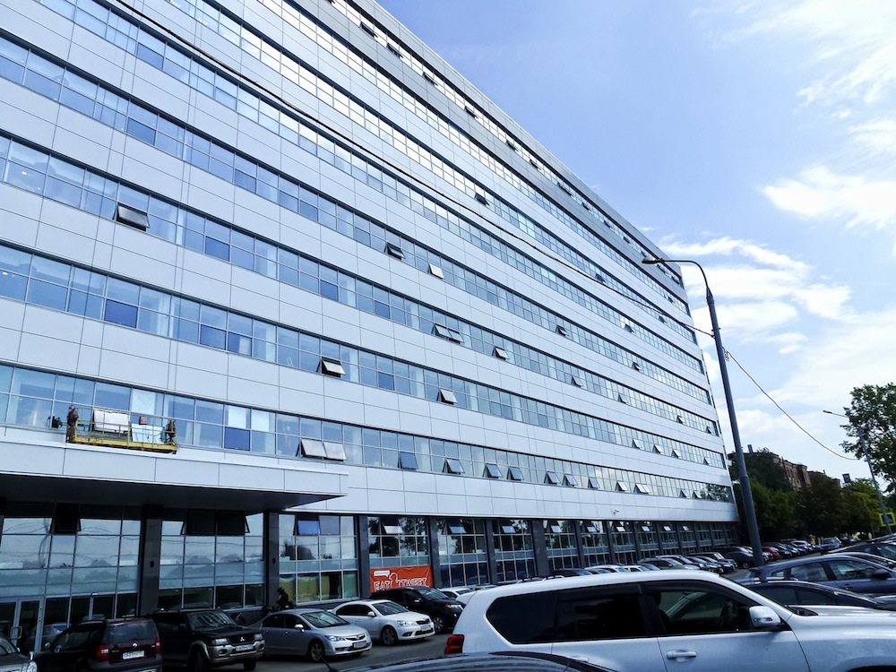 Офисное здание, г. Москва. Использованы навесные вентилируемые фасады Ронсон-200