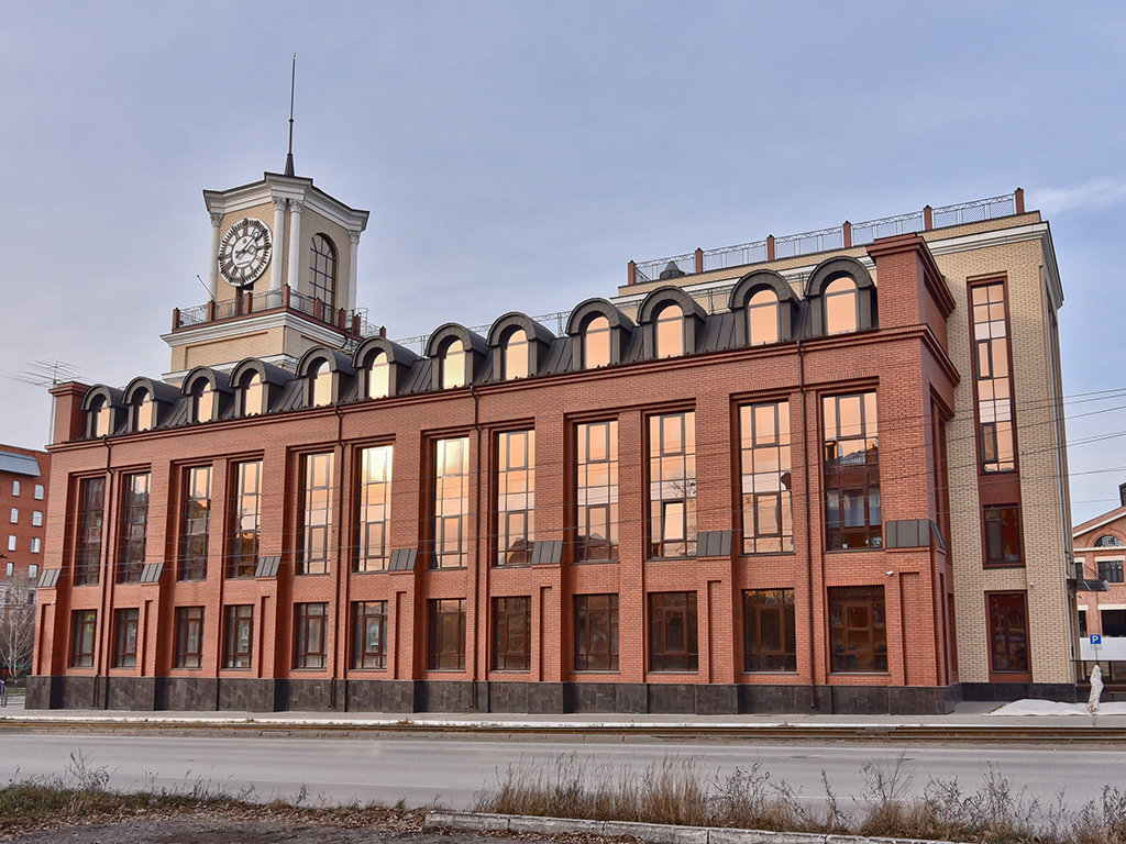 Административное здание, г. Омск.Использованы навесные вентилируемые фасады Ронсон-500