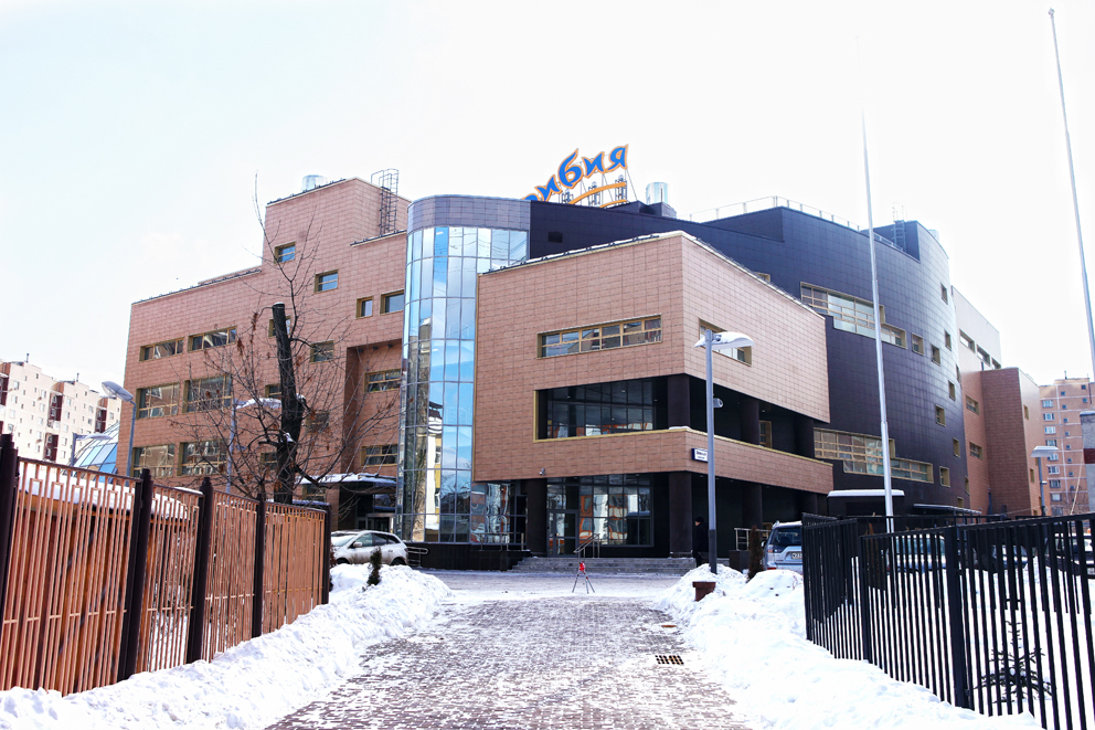 Физкультурно-оздоровительный комплекс, г. Москва. Использованы навесные вентилируемые фасады Ронсон-300
