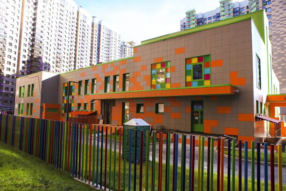ЖК «UP квартал Сколковский» Детский сад. Использованы навесные вентилируемые фасады Ронсон-300