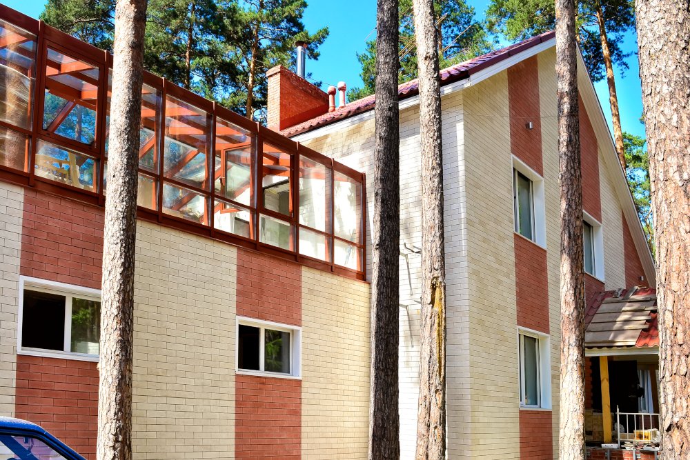 Частный дом, г. Новосибирск.Использованы навесные вентилируемые фасады Ронсон-500